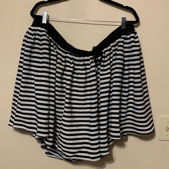 Torrid Retro Striped Chiffon Shorts Size 3X - Picture 4 of 11